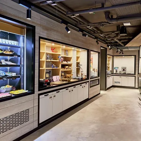 Moxy 3*